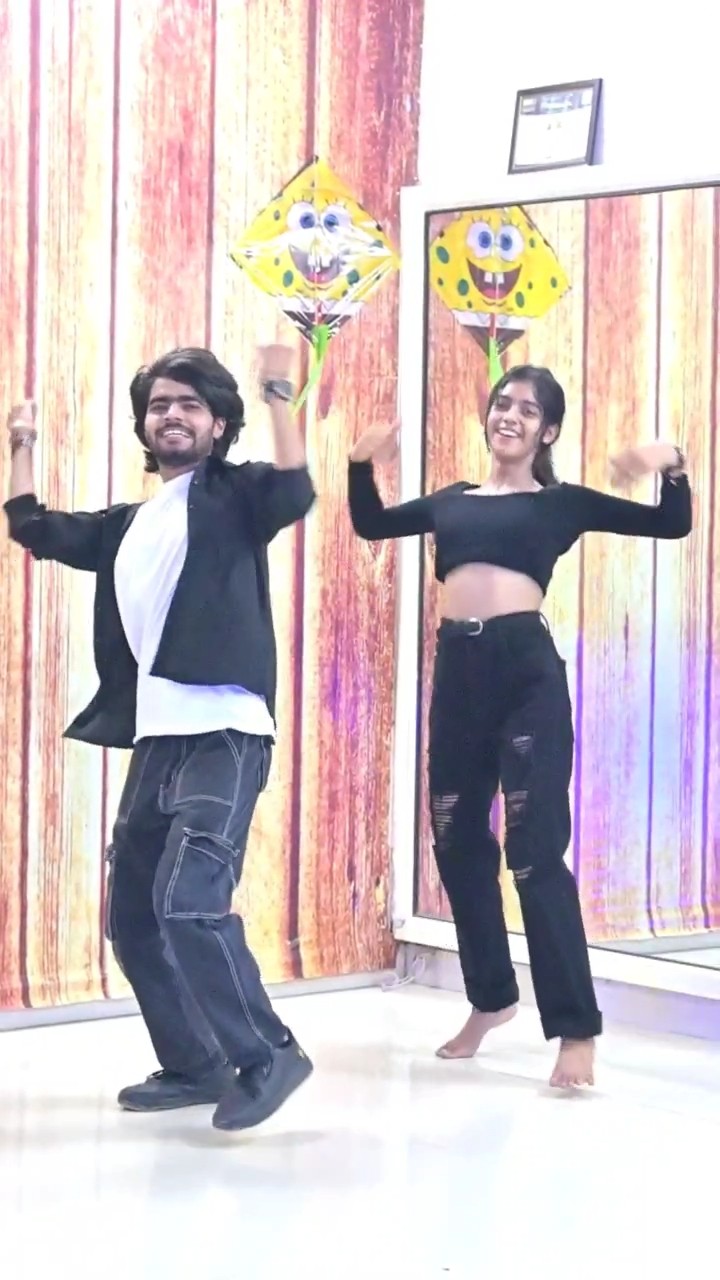 Taaka Taaki ??| Trending Shorts| Bollywood #dance #shorts #youtubeshorts #trending #love #cute